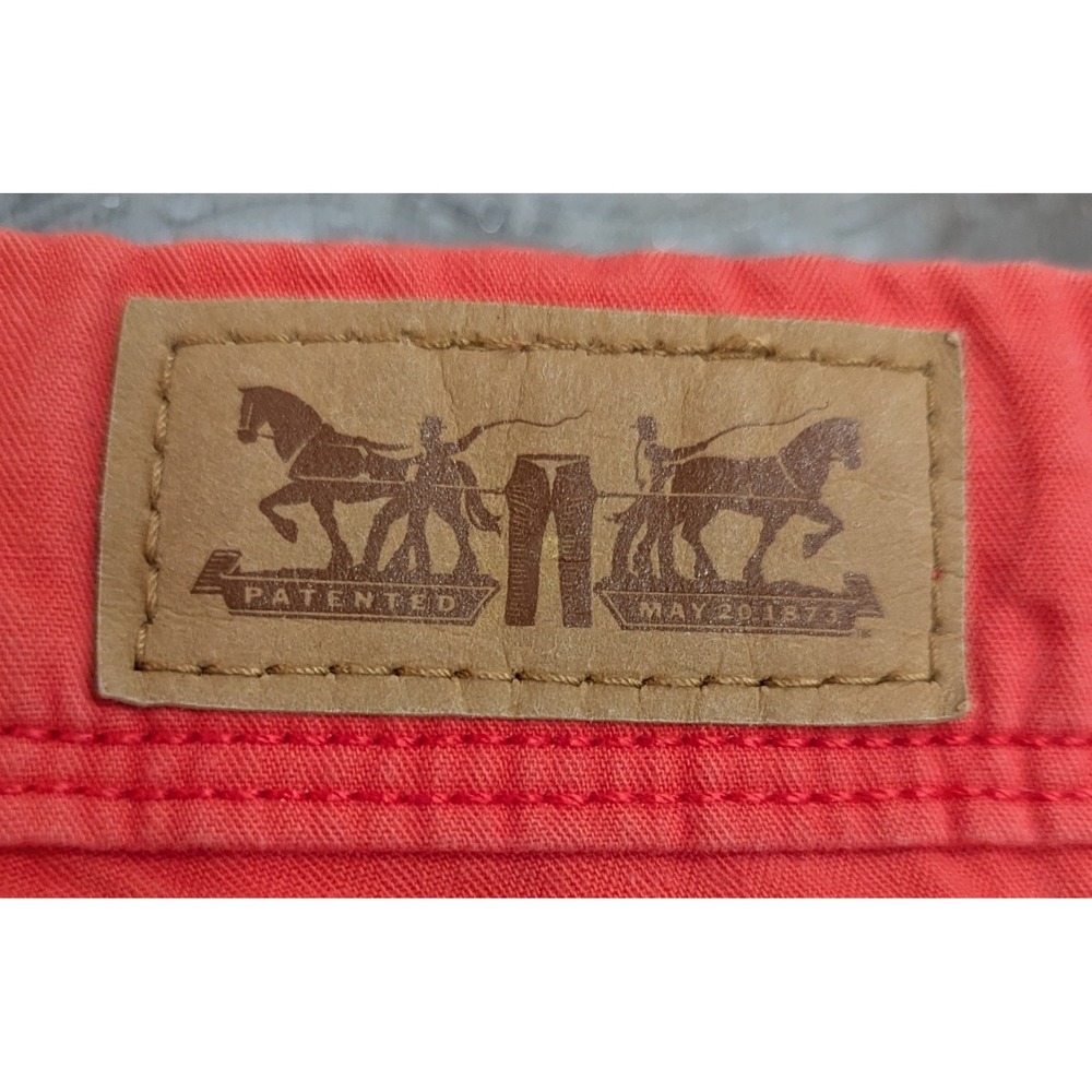 Levi's 100% Cotton Faded Red Shorts Women Cuffed Y2K Sz 29 - Picture 3 of 6